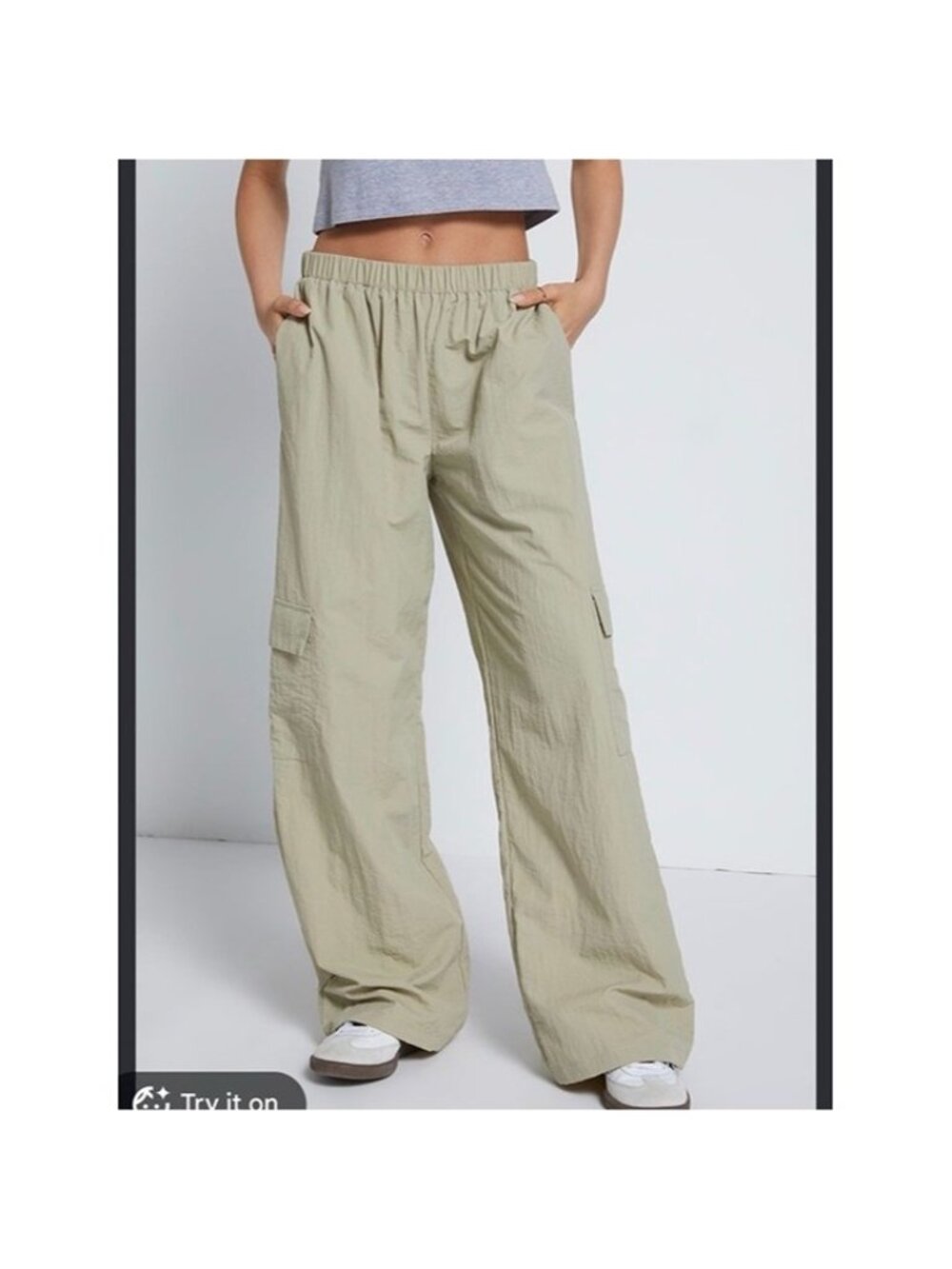 PacSun Women's Relaxed Pull on Wide-Leg Cargo Pants in Light Olive Medium